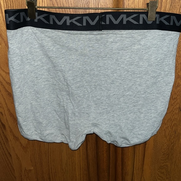 Michael Kors - Picture 3 of 3